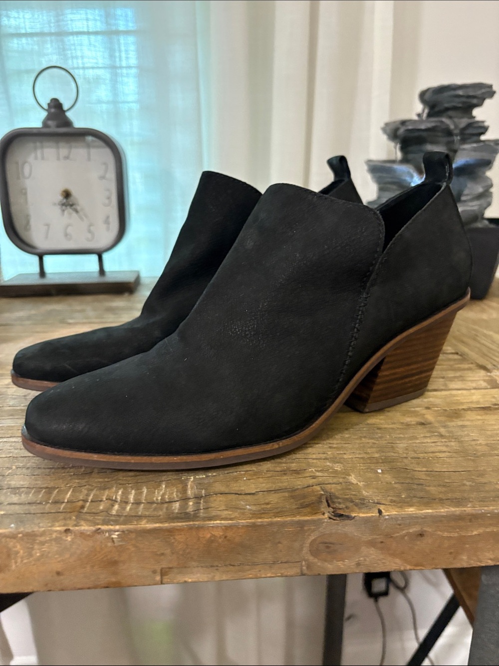 Women’s black leather Lucky Brand Victorey bootie ankle boots 10
